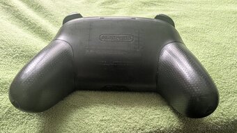 Nintendo Switch Pro Controller - 2