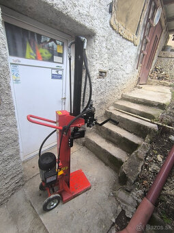 Predám Elektrická štiepačka na drevo - HECHT 6110 - 2