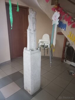 Zaľúbenci betónová socha - 2