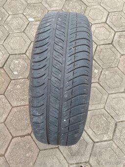 Predám pneumatiku 195/65 R15 - 2