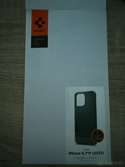 Kryt na iPhone 15 Pro Max od znacky Spigen - 2