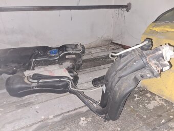 Škoda Rapid 1.2Tsi nádrž+čerpadlo+ecu+kompresor - 2