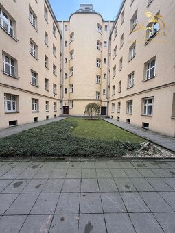 Na predaj veľkometrážny 5-izbový byt 135m2 v historickom dom - 2