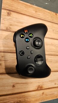 Predám Xbox Wireless Controller Carbon - 2