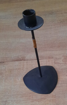 čierny kovový svietnik - 2