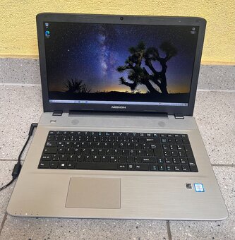 Medion Akoya / Intel i3-6100U / 8GB RAM / 256GB SSD / 17.3" - 2