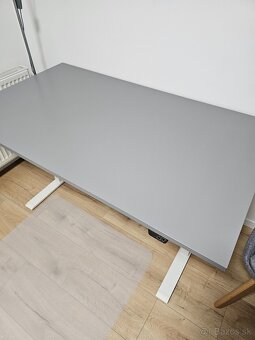 Výškovo nastaviteľný stôl - 2