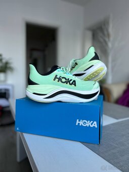 HOKA Skyward X luna moth - 2