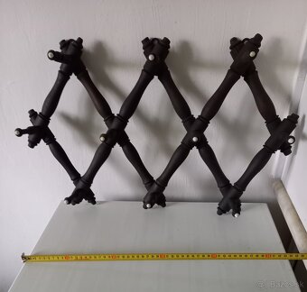 vešiak - 2