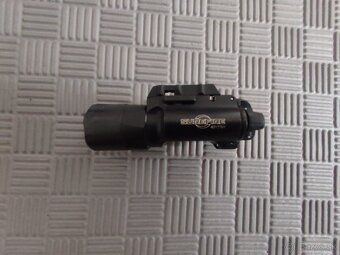 Predám svietidlo Surefire X300U-A - 2