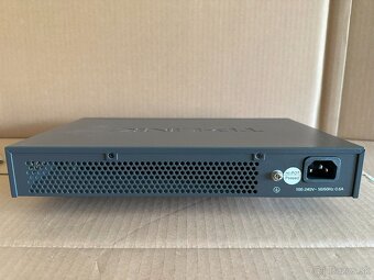 TP-LINK 16-Port Gigabit Switch L-SG1016D - 2