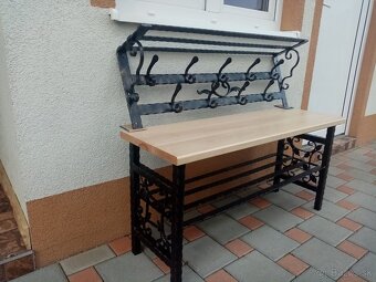 Kovaný vešiak a botnik - 2