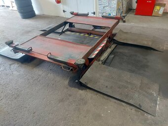 Predám zdvihák na pneuservis čisto hydraulický - 2
