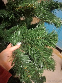 Vianočný stromček 210cm - 2