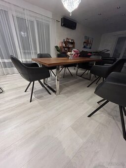 Na predaj krásny masívny stôl - 2