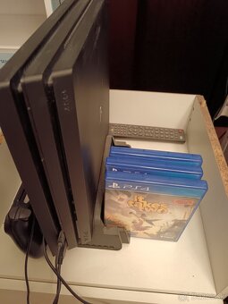 PS 4 konzola - 2