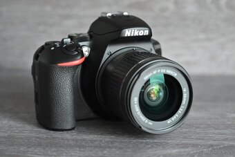 Nikon D5600 so sadou objektívov - 2
