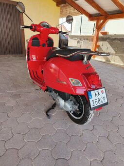 Piaggio Vespa 300gts - 2