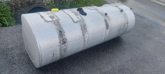 palivová nádrž Volvo - 2