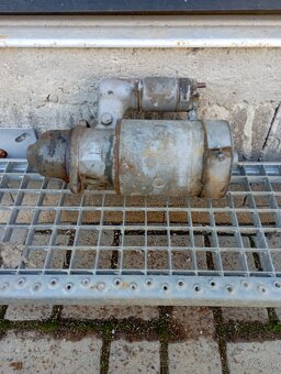 Štartér slávia 2S90a - 2