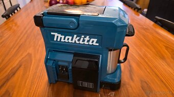 predám kávovar Makita DCM501 - 2