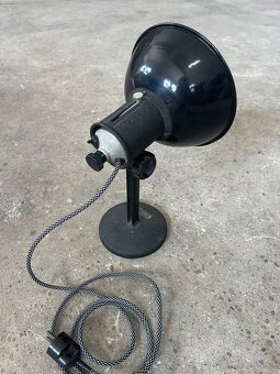 Predam funkčnú starú štúdiovu lampu. Odber cez deň v BA - 2