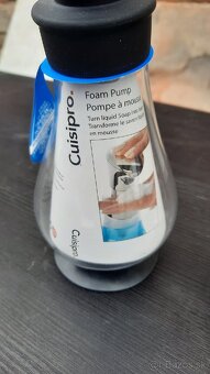 🧼 Dávkovač mydla CUISIPRO – spenovací (2 ks) Predám 2 kusy - 2