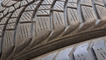 Predám 4ks jazdené zimné 225/45r18-95V Kumho - 2