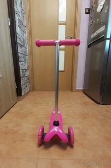 Kolobežka Worker so svietiacimi kolieskami - 2