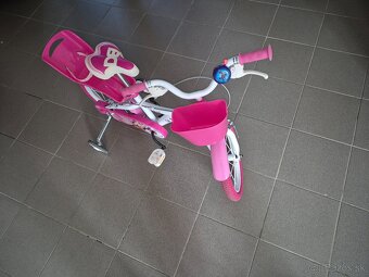 Predám detský bicykel (bielo-ružový) – pomocné kolieska, koš - 2