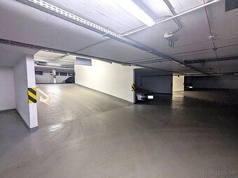 Vnútorné parkovacie miesto blízko Centra, Strojárenská - 2