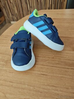 Adidas č.24 - 2