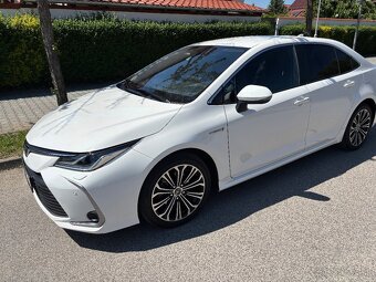 Toyota corolla hybrid - 2