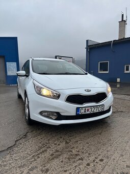 KIA Ceed 1.6 crdi , havarované - 2