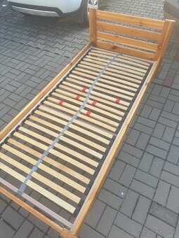 Predám postel s roštom - 2