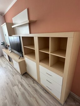 Obývacia zostava - kombinácia bledého dreva a bielej - 2