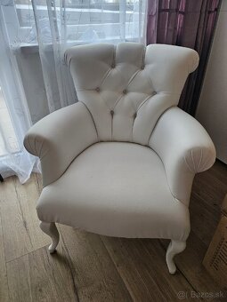 Luxusné biele kreslo z koženky – elegantné a pohodlné - 2