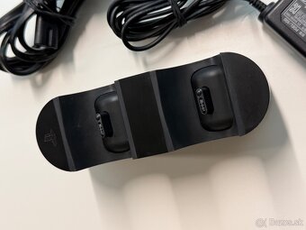 Nabijacia stanica Playstation 4  - original - 2