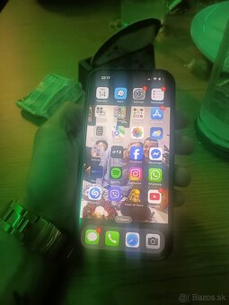 Predám telefón Iphone 15pro 256gb - 2