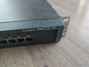 Switch Cisco Catalyst 2900 XL - 2