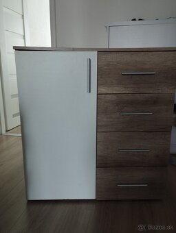 Skrinky + písací stolík - 2