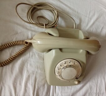Starý retro telefon - 2