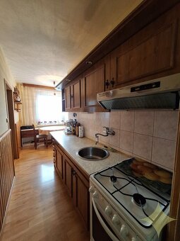 Predaj 3 izbový byt Levice - 2