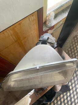 Ľavý predný svetlomet VALEO pre Peugeot 106 - 2