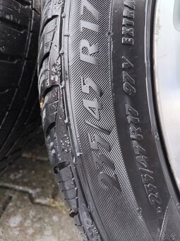 4 elektróny 17ky na Mercedes 235 45 17 - 2