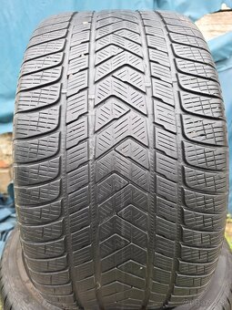 Ponúkam 2 zimné pneumatiky Pirelli Scorpion 305/35 R21 - 2