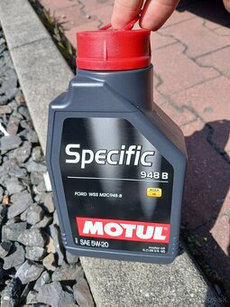 Ford krytky stredov kolies a Ford olej 5W20 - 2