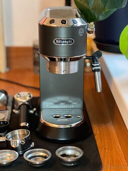De'Longhi Dedica EC 685.BK - 2