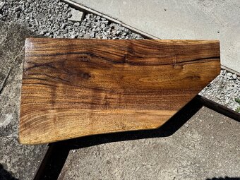 Orechová doska pod umývadlo - 2