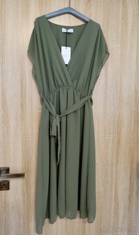 Khaki šaty s výstrihom - 2
